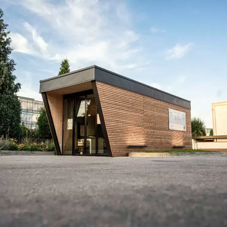 Moderner Holzbau, nachhaltiges Architekturlayout, Your Authentischer Pfad, innovative Tiny House Architektur, Naturverbundene Bauweise, relevance.